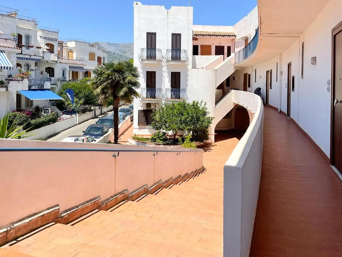 Bianco Apartment Giardini Naxos 0*,